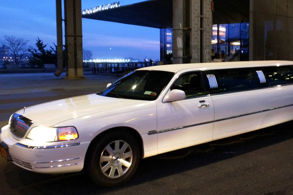 Corby Lincoln Town Limo Hire